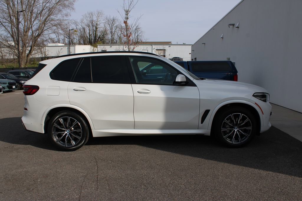 Used 2022 BMW X5 xDrive40i w/ M Sport Package image 32