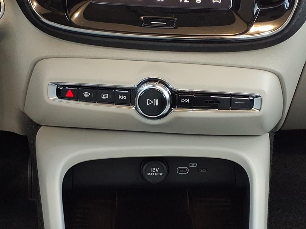 New 2026 Volvo XC40 B5 Plus w/ Climate Package AWD/4WD image 19
