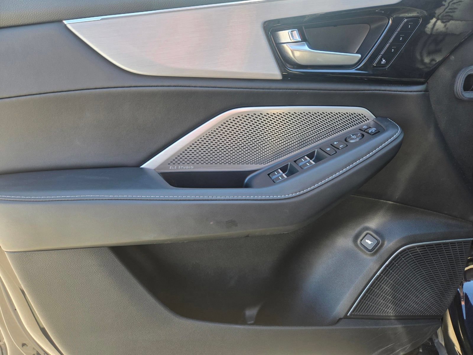 Used 2023 Acura MDX w/ Technology Package FWD image 15