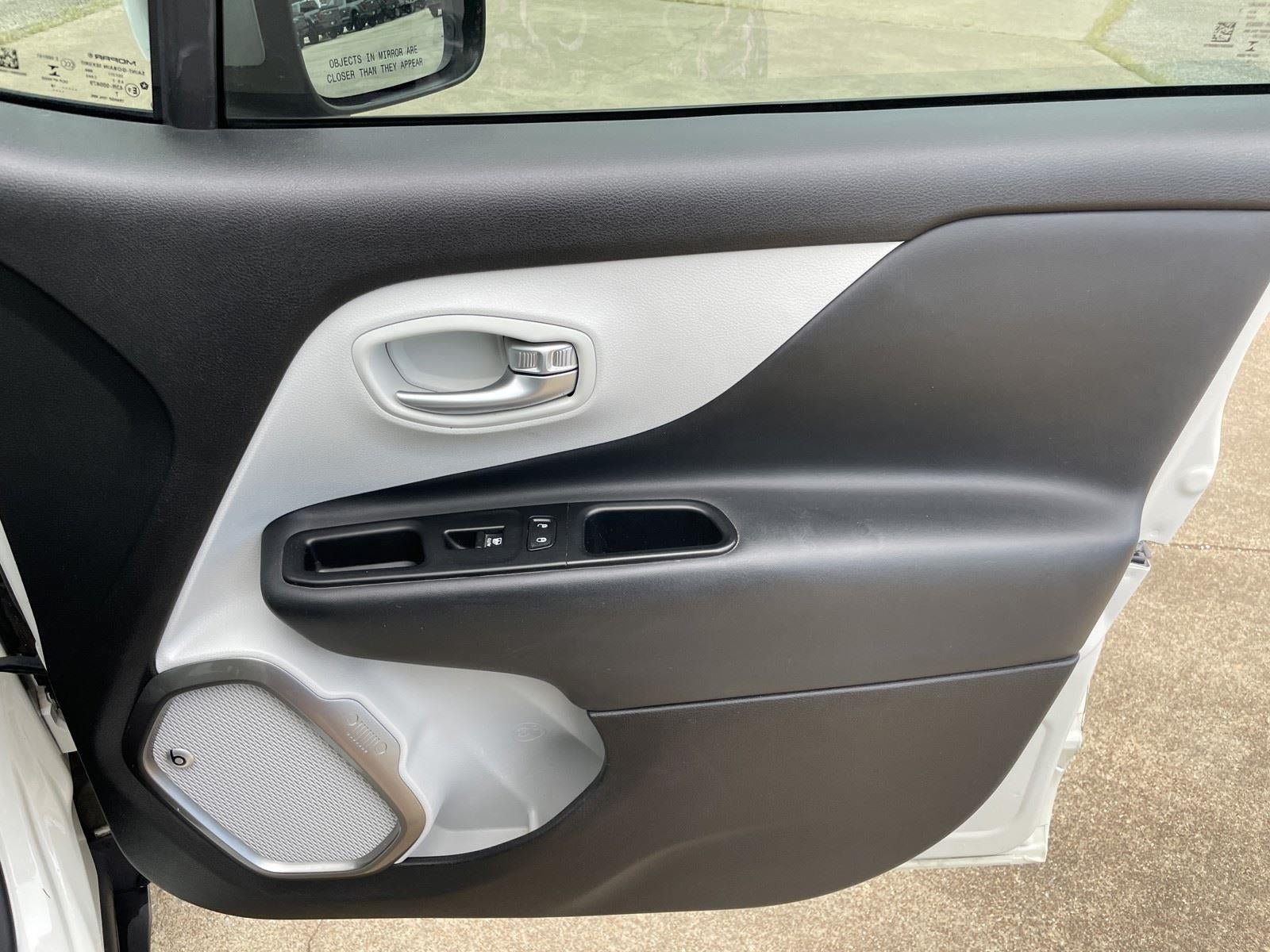 Used 2018 Jeep Renegade Limited w/ UConnect 8.4 Nav Group FWD image 47