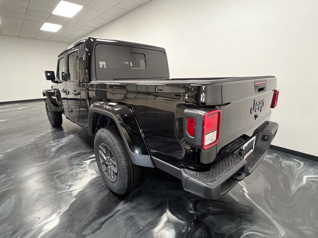 New 2026 Jeep Gladiator Sport AWD/4WD image 17