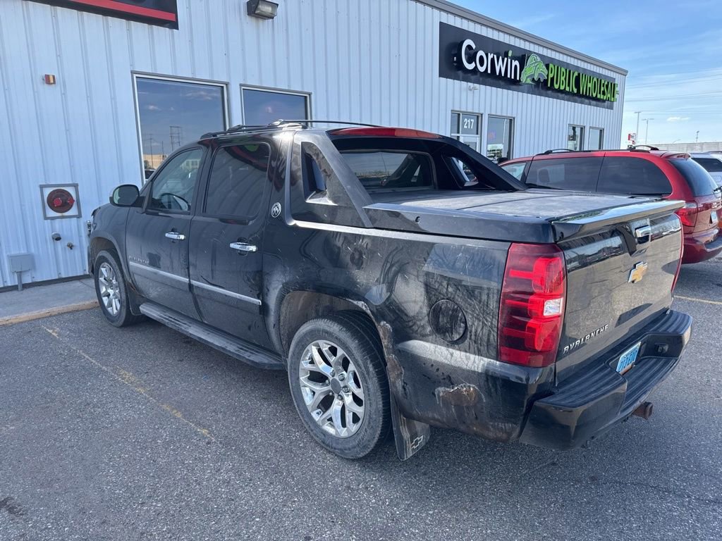Used 2013 Chevrolet Avalanche LTZ AWD/4WD image 6
