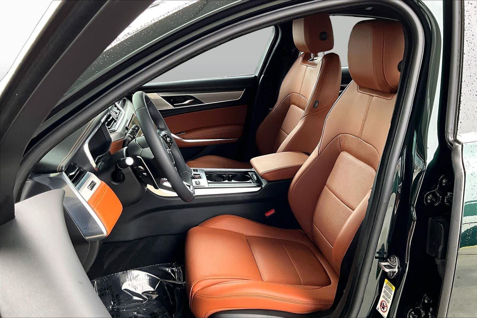 Used 2024 Jaguar XF R-Dynamic SE AWD/4WD image 8