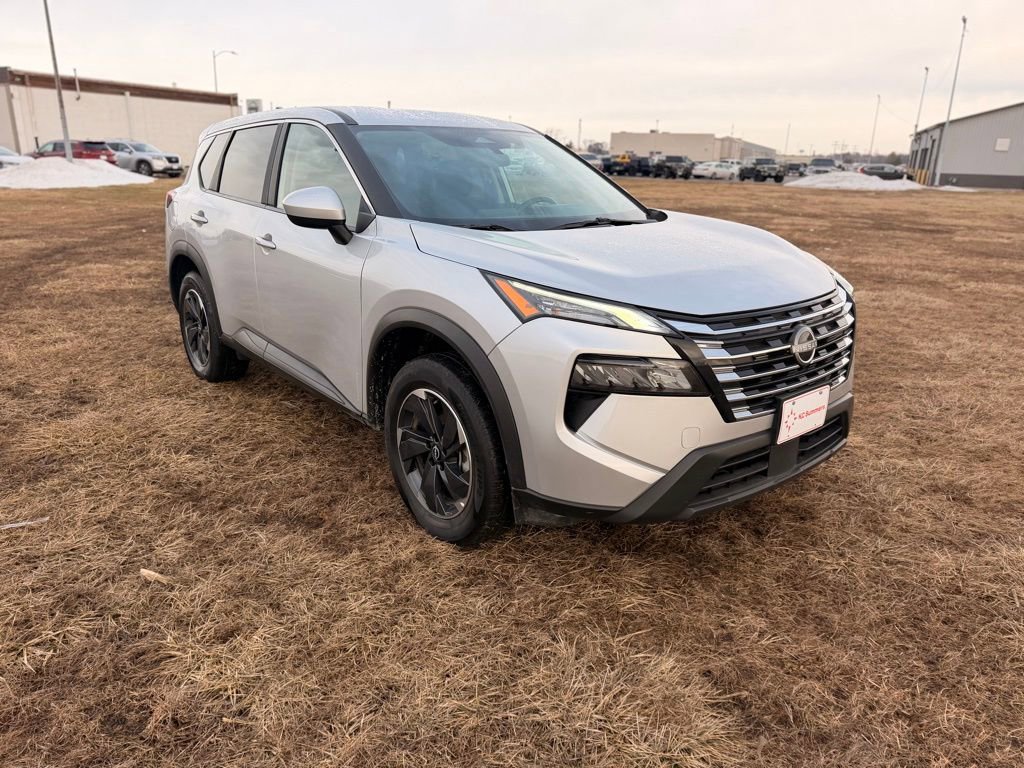 Certified 2025 Nissan Rogue SV image 3