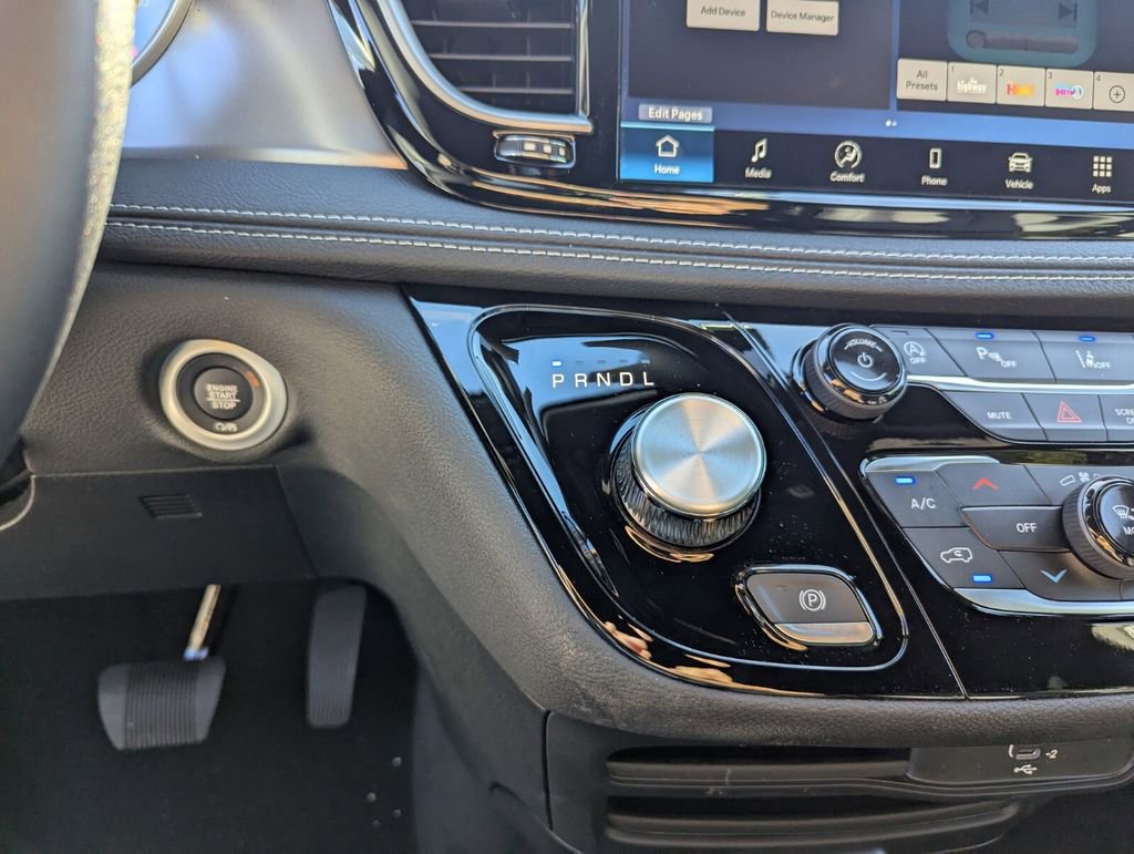 New 2026 Chrysler Pacifica Select FWD image 16