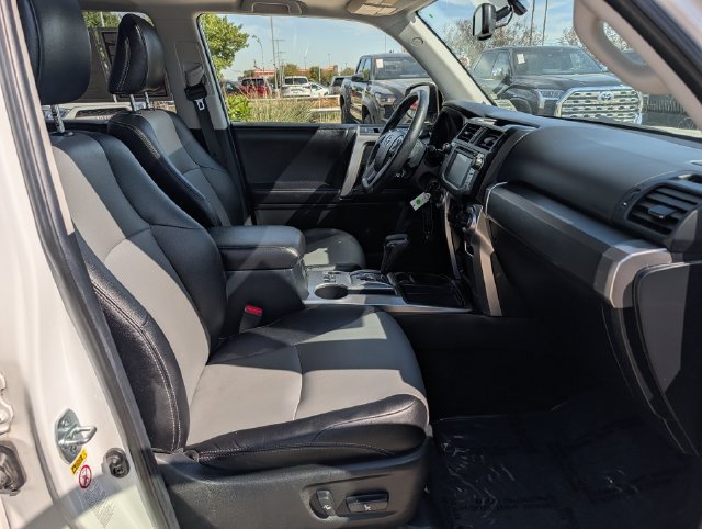 Used 2017 Toyota 4Runner SR5 Premium RWD image 32