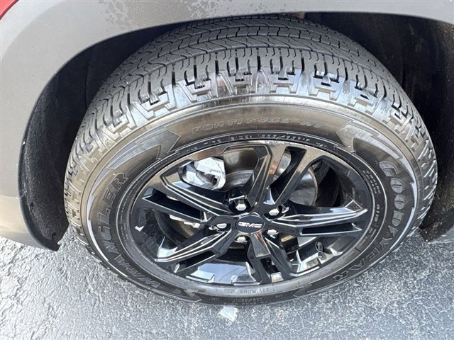 New 2023 GMC Terrain AT4 w/ Tech Package AWD/4WD image 32