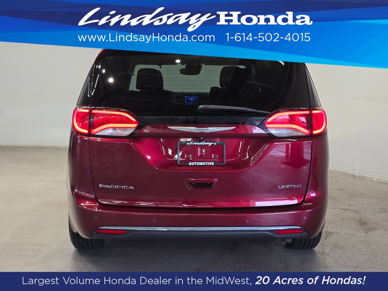 Used 2017 Chrysler Pacifica Limited w/ UConnect Theater Package FWD image 6