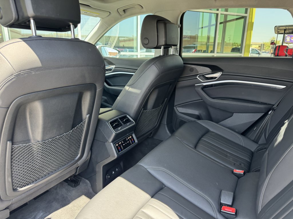 Used 2022 Audi e-tron Premium AWD/4WD image 41