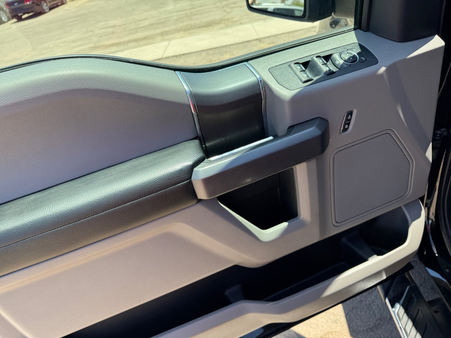 Used 2019 Ford F150 XLT w/ Equipment Group 302A Luxury AWD/4WD image 11