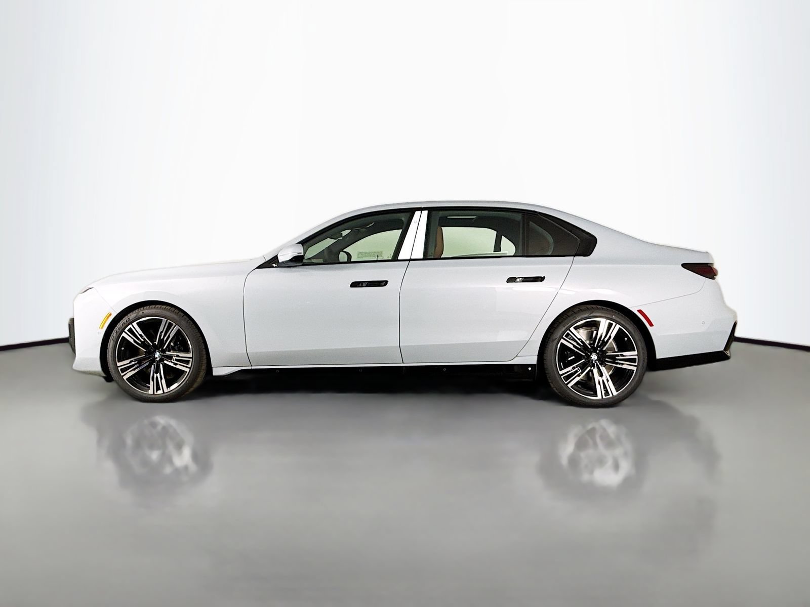 New 2026 BMW i7 xDrive60 w/ Executive Package AWD/4WD image 4