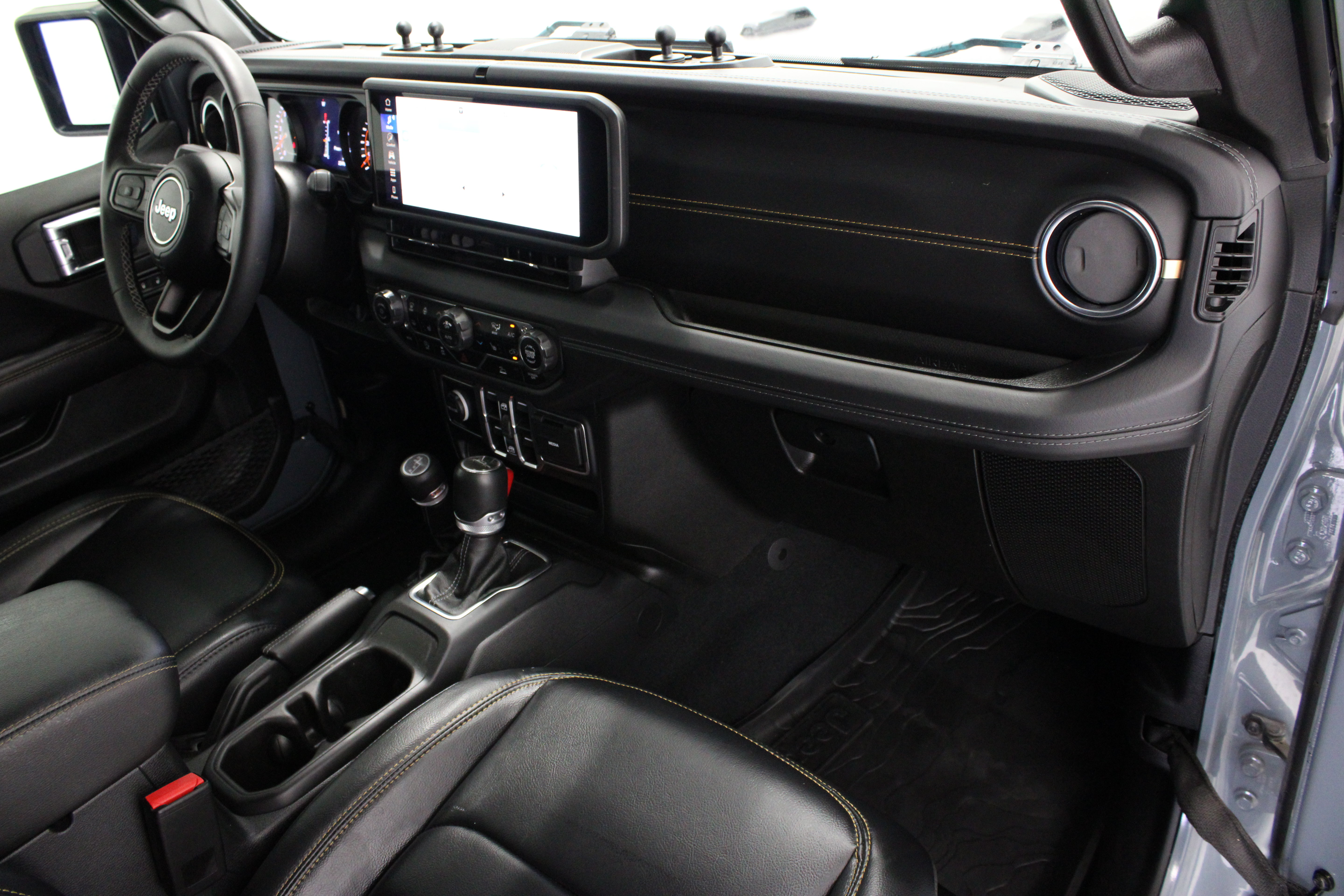 Used 2025 Jeep Gladiator Sport AWD/4WD image 33