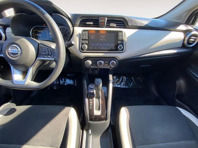 Used 2022 Nissan Versa SV image 11