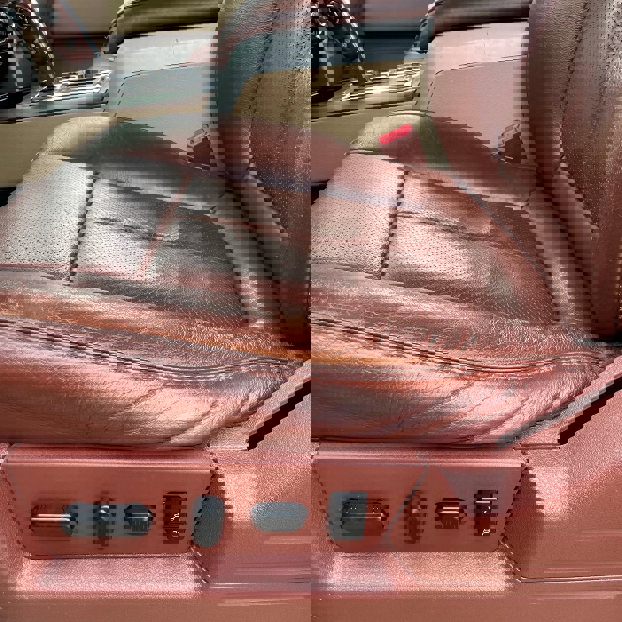 Used 2014 Ford F150 King Ranch w/ King Ranch Luxury Package RWD image 21