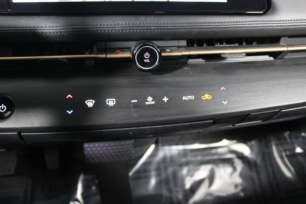 Used 2023 Nissan Ariya AWD image 19