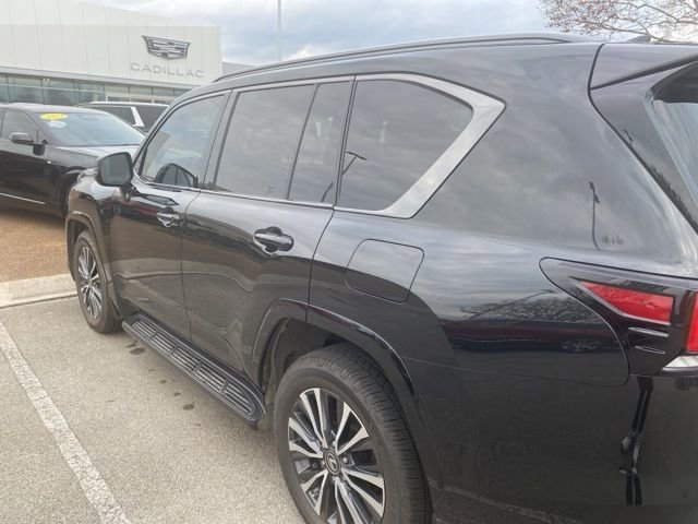 Used 2022 Lexus LX 600 4WD w/ Premium Package image 6