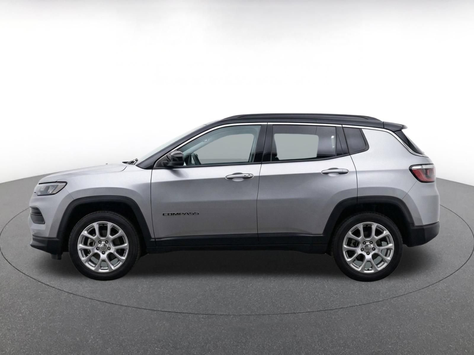 Used 2025 Jeep Compass Limited AWD/4WD image 4