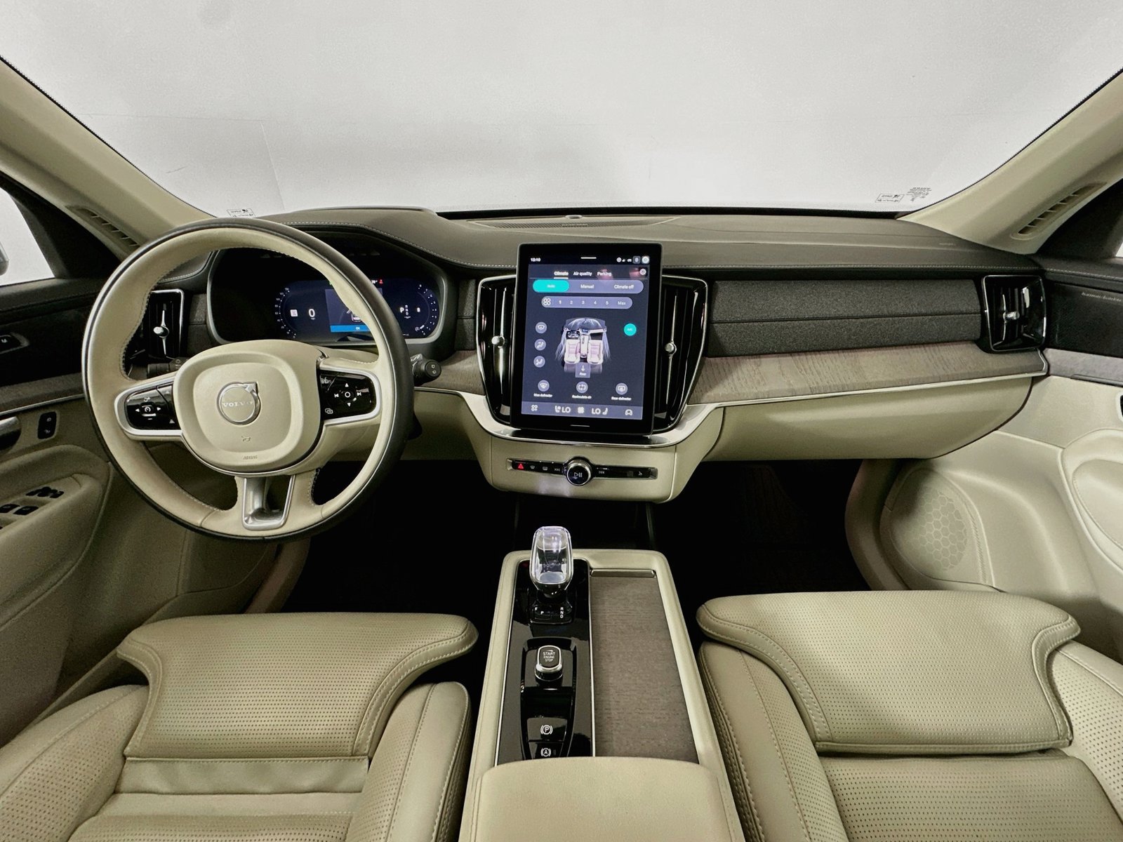 Certified 2026 Volvo XC90 B6 Ultra AWD/4WD image 14