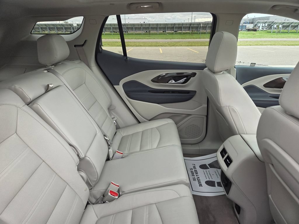 Used 2024 GMC Terrain Denali w/ Denali Premium Package AWD/4WD image 43