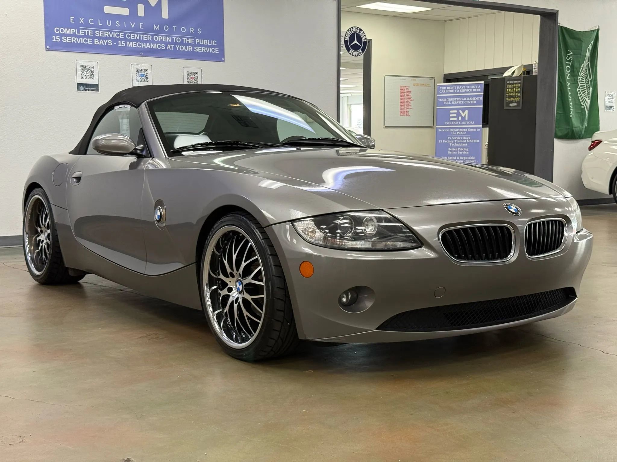 Used 2005 BMW Z4 2.5i image 2