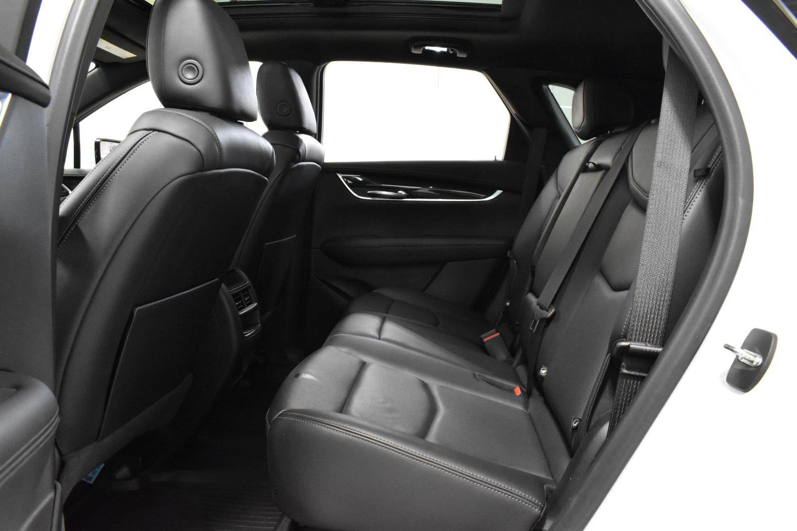 Certified 2022 Cadillac XT5 Premium Luxury w/ LPO, Floor Liner Package image 5