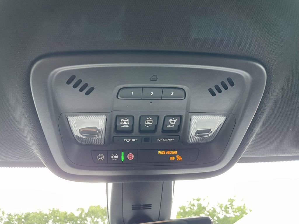 Used 2023 Chevrolet Traverse RS AWD/4WD image 33