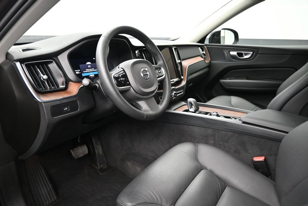 Used 2024 Volvo XC60 B5 Plus w/ Protection Package Premier AWD/4WD image 9