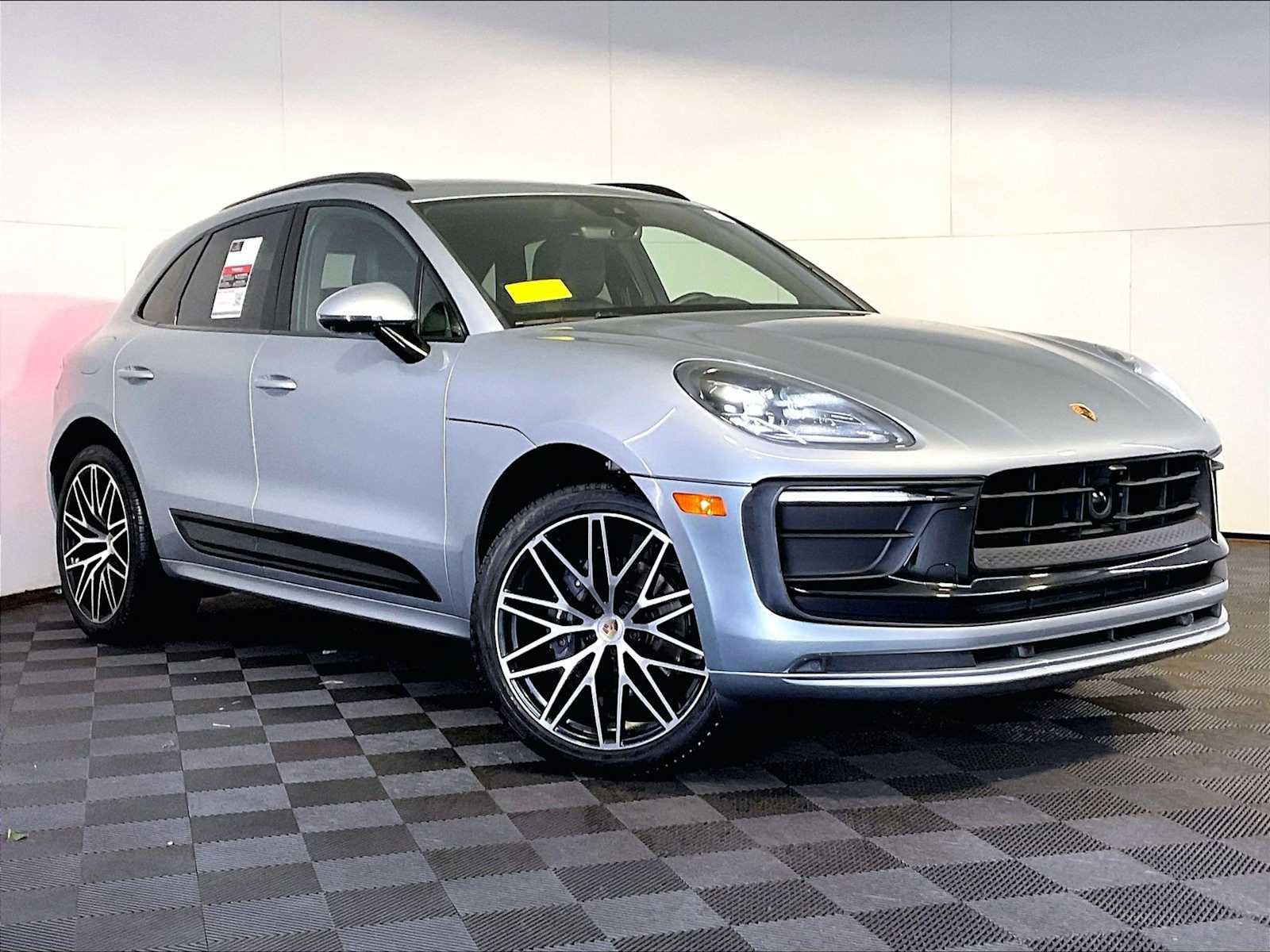 Certified 2023 Porsche Macan AWD/4WD image 9