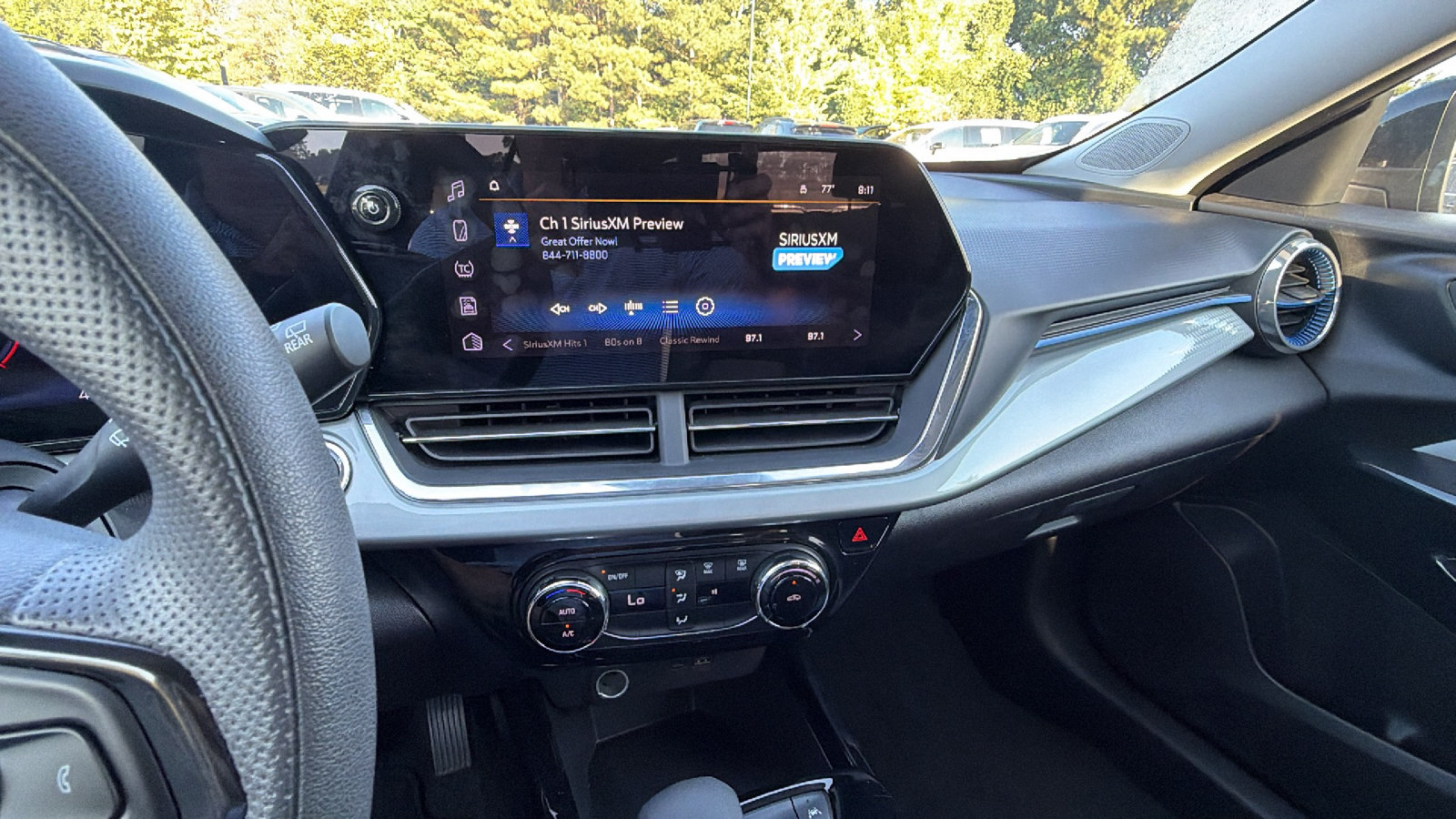 Used 2025 Chevrolet Trax LT FWD image 31