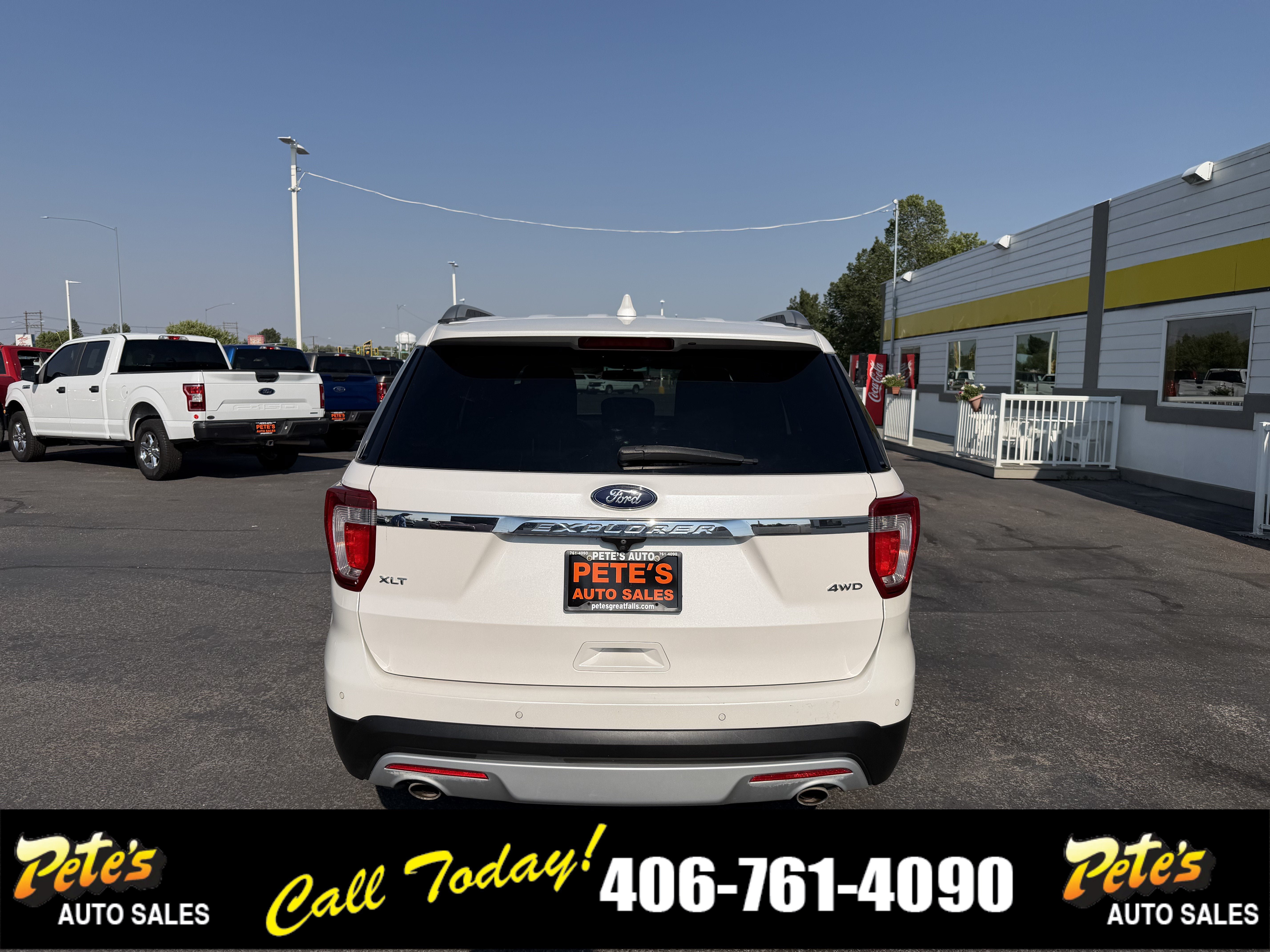 Used 2017 Ford Explorer XLT AWD/4WD image 3