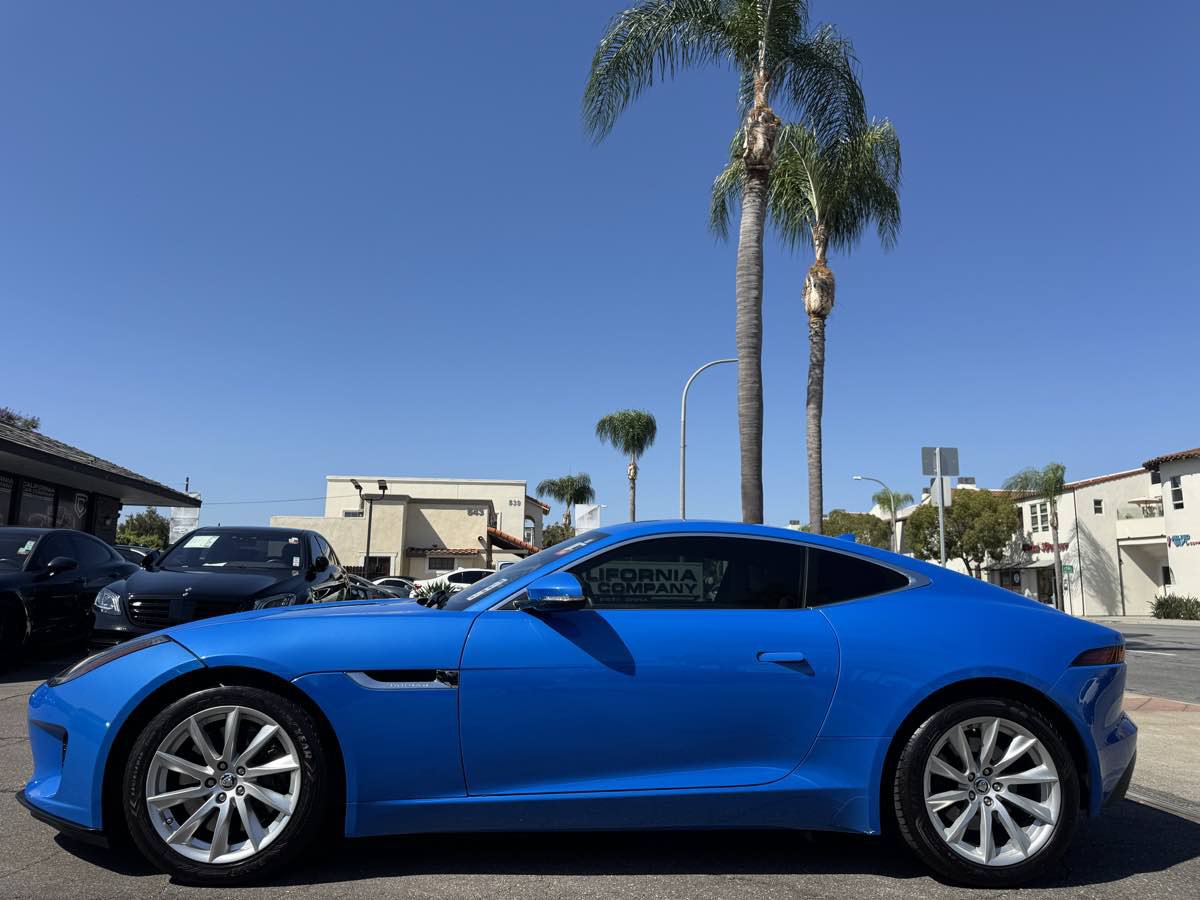 Used 2018 Jaguar F-TYPE Coupe RWD image 2