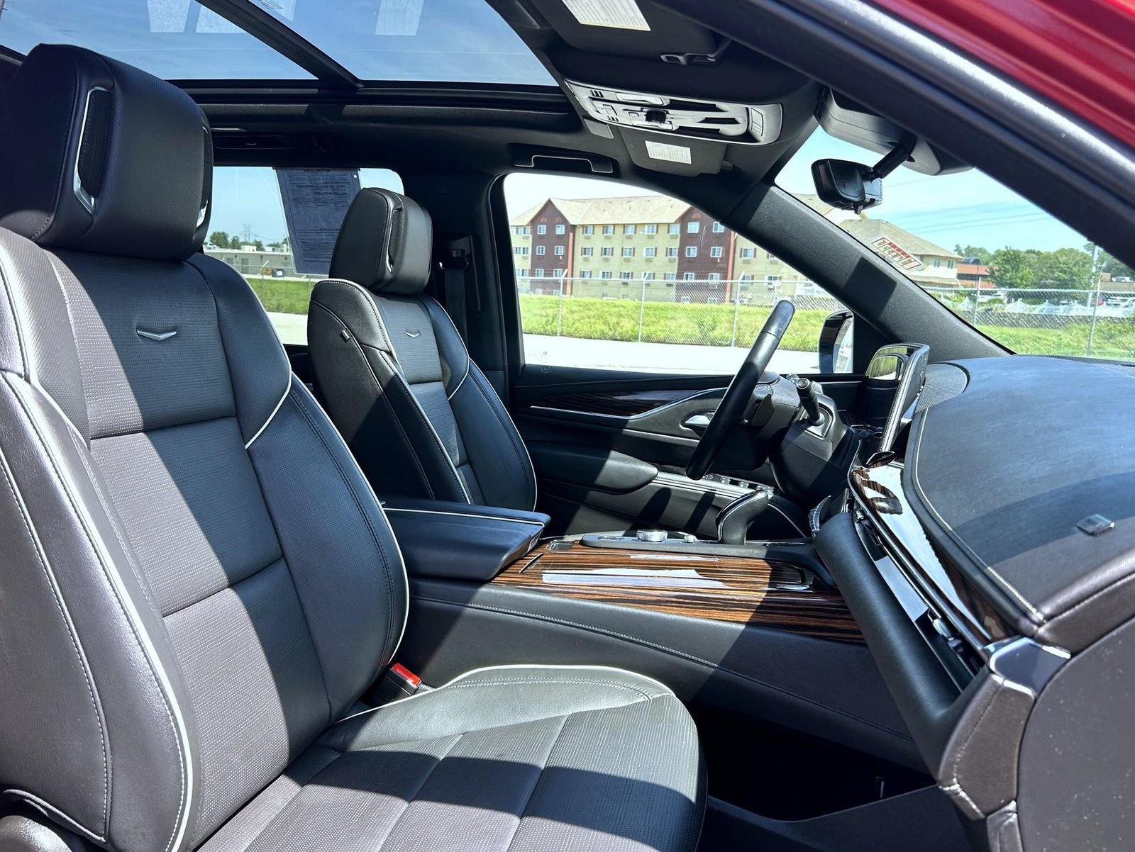 Certified 2024 Cadillac Escalade Premium Luxury w/ Performance Package AWD/4WD image 11
