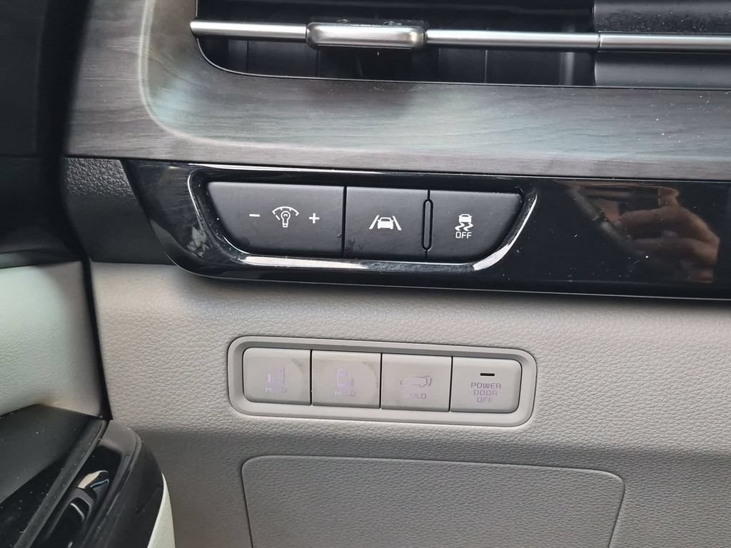 Certified 2023 Kia Carnival SX FWD image 18