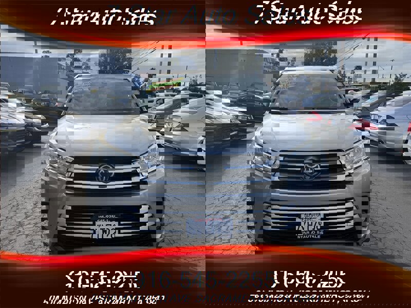 Used 2017 Toyota Highlander XLE image 2