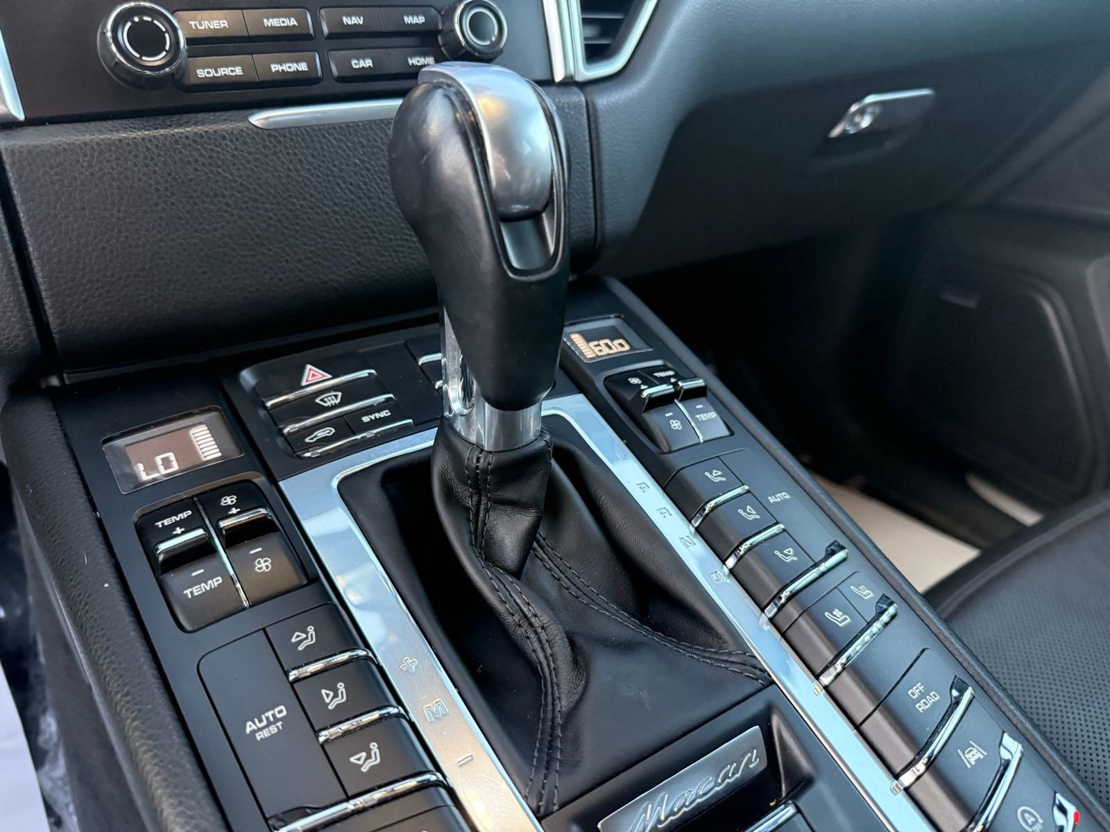 Used 2017 Porsche Macan S image 21