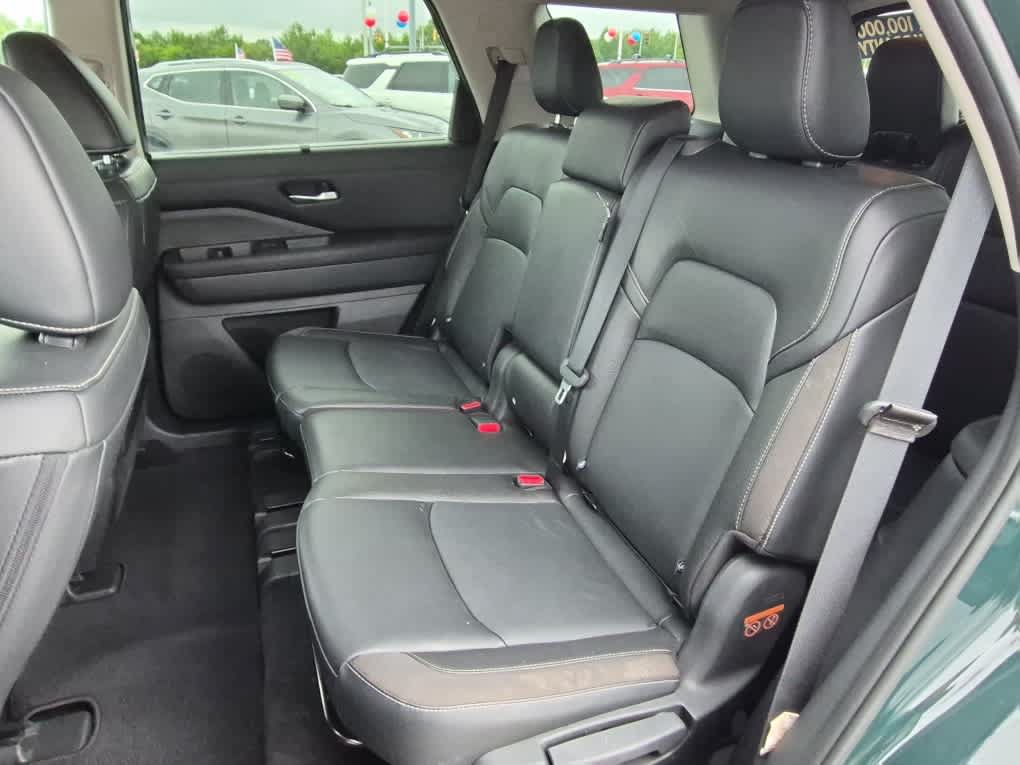 Used 2023 Nissan Pathfinder SL AWD/4WD image 8