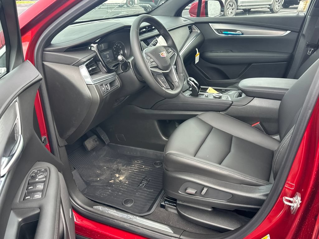 New 2026 Cadillac XT5 Luxury w/ LPO, ONYX Package AWD/4WD image 8