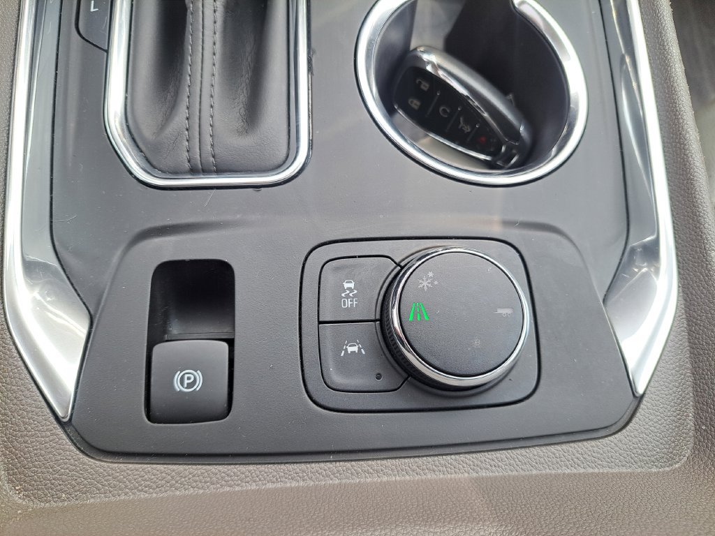 Used 2019 Chevrolet Traverse Premier w/ Driver Confidence II Package FWD image 22
