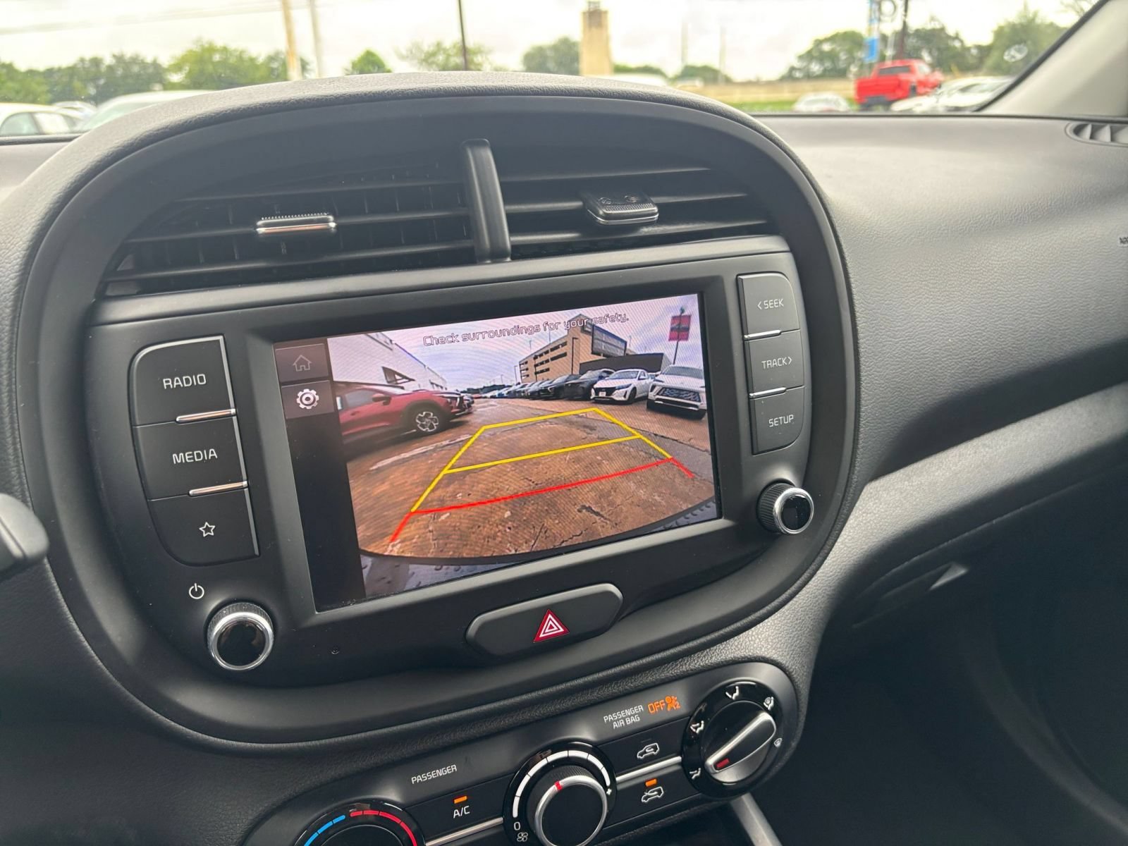 Used 2025 Kia Soul LX w/ LX Technology Package FWD image 22