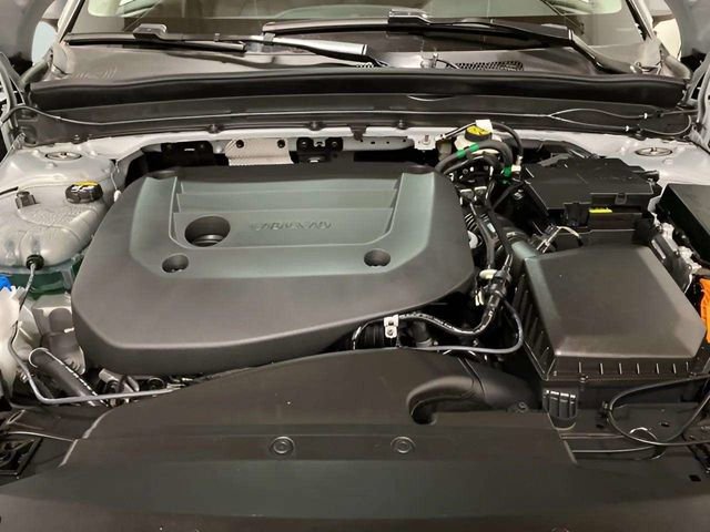 Used 2025 Volvo XC40 B5 Plus AWD/4WD image 12