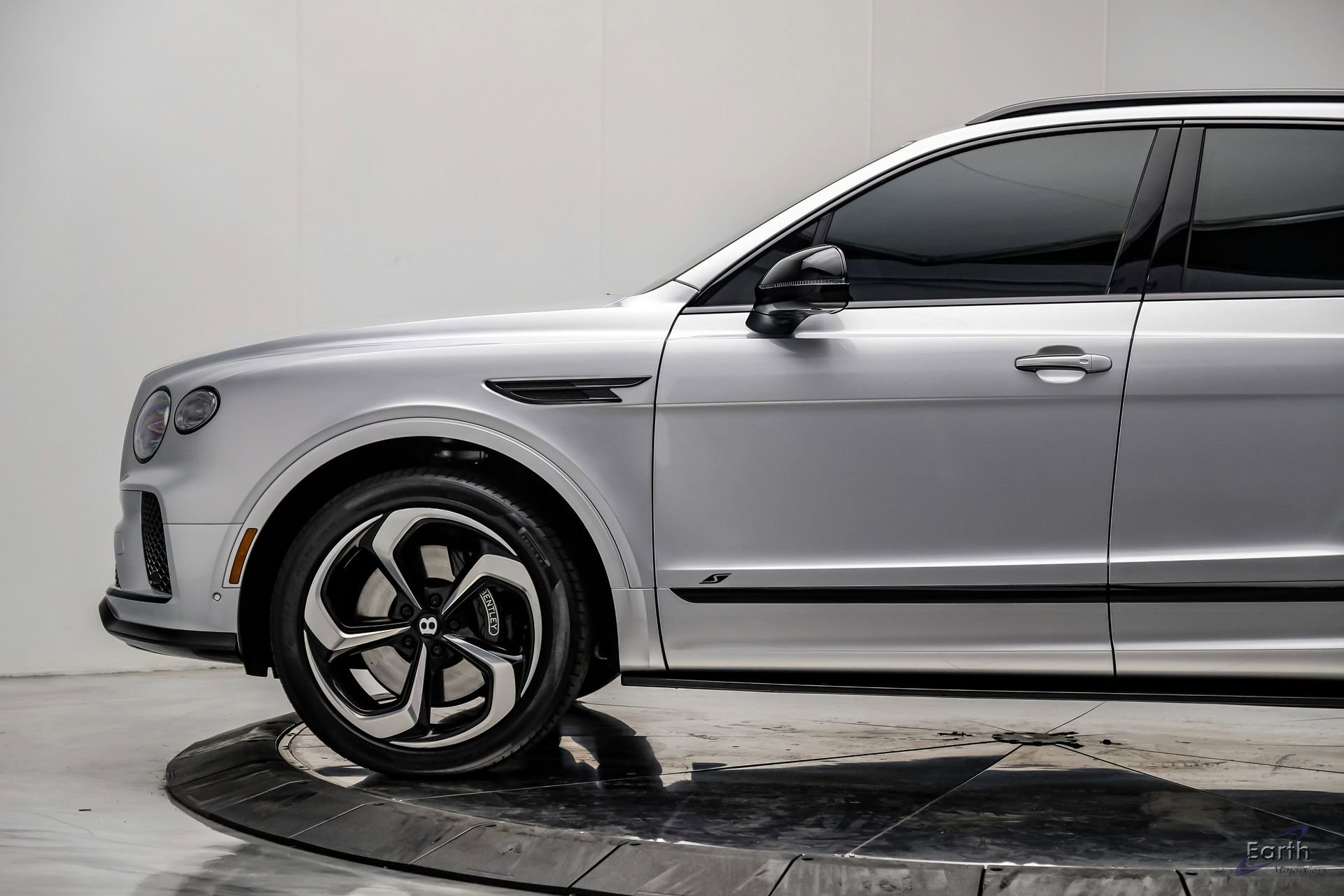 Used 2022 Bentley Bentayga AWD/4WD image 8