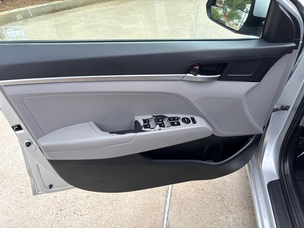 Used 2020 Hyundai Elantra SE FWD image 22