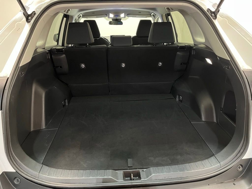 Used 2023 Toyota RAV4 LE AWD/4WD image 18
