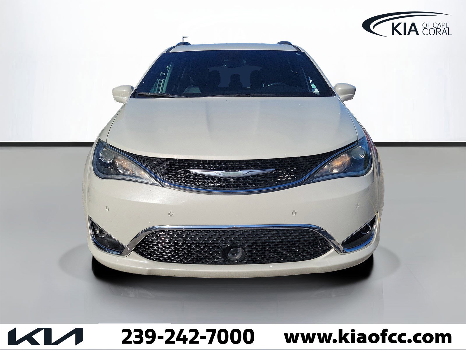 Used 2020 Chrysler Pacifica Touring-L image 2