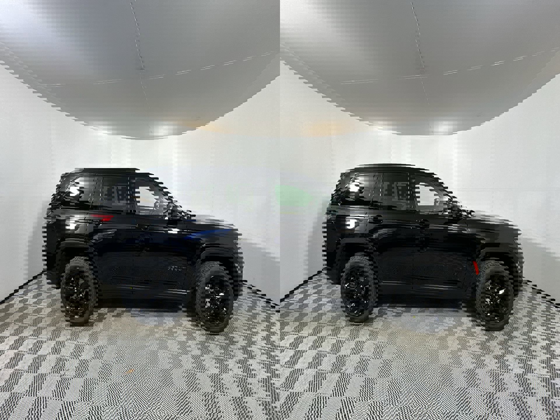 New 2025 Jeep Grand Cherokee Limited w/ Black Appearance Package image 9