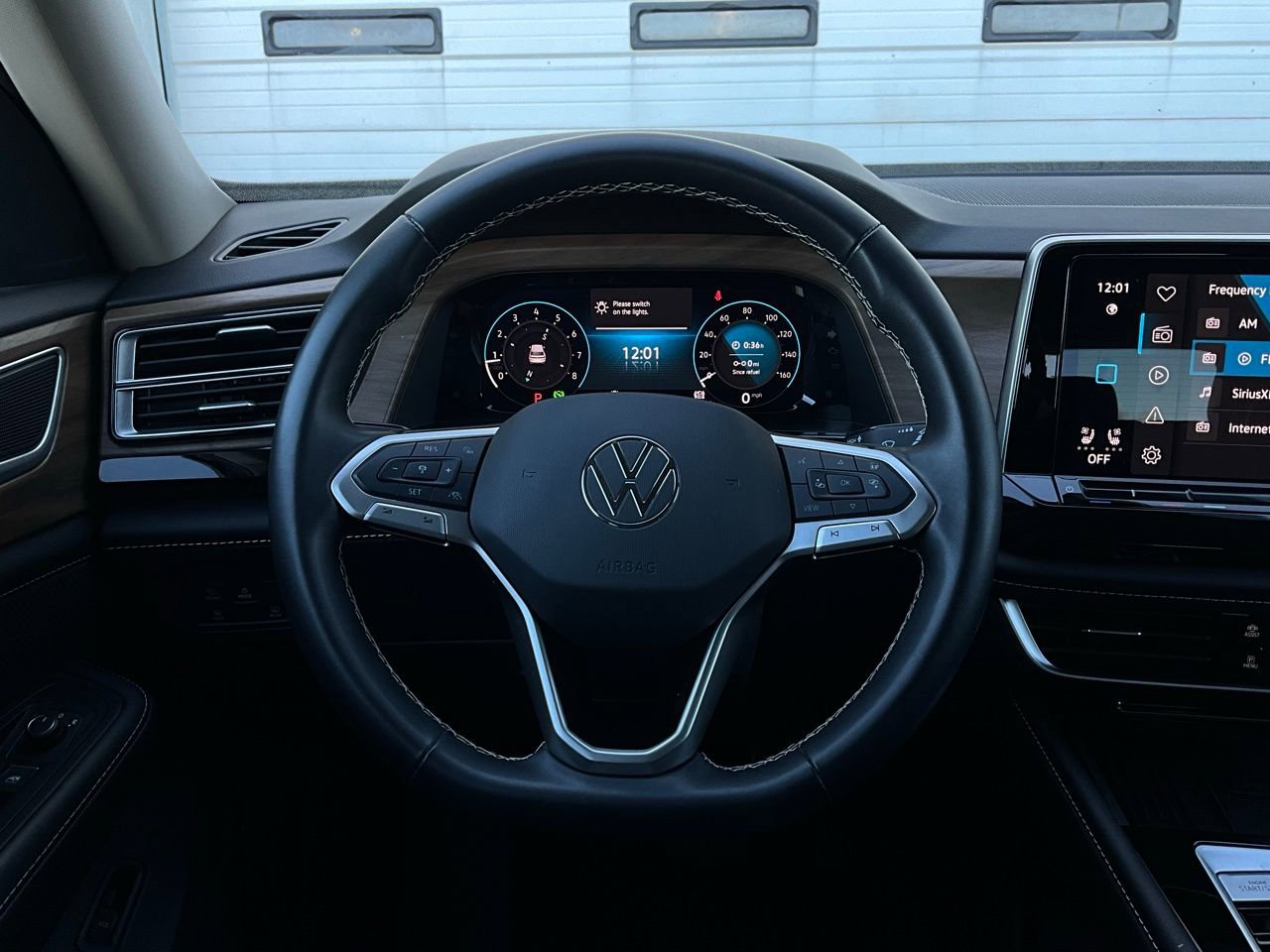 Used 2025 Volkswagen Atlas SE image 35