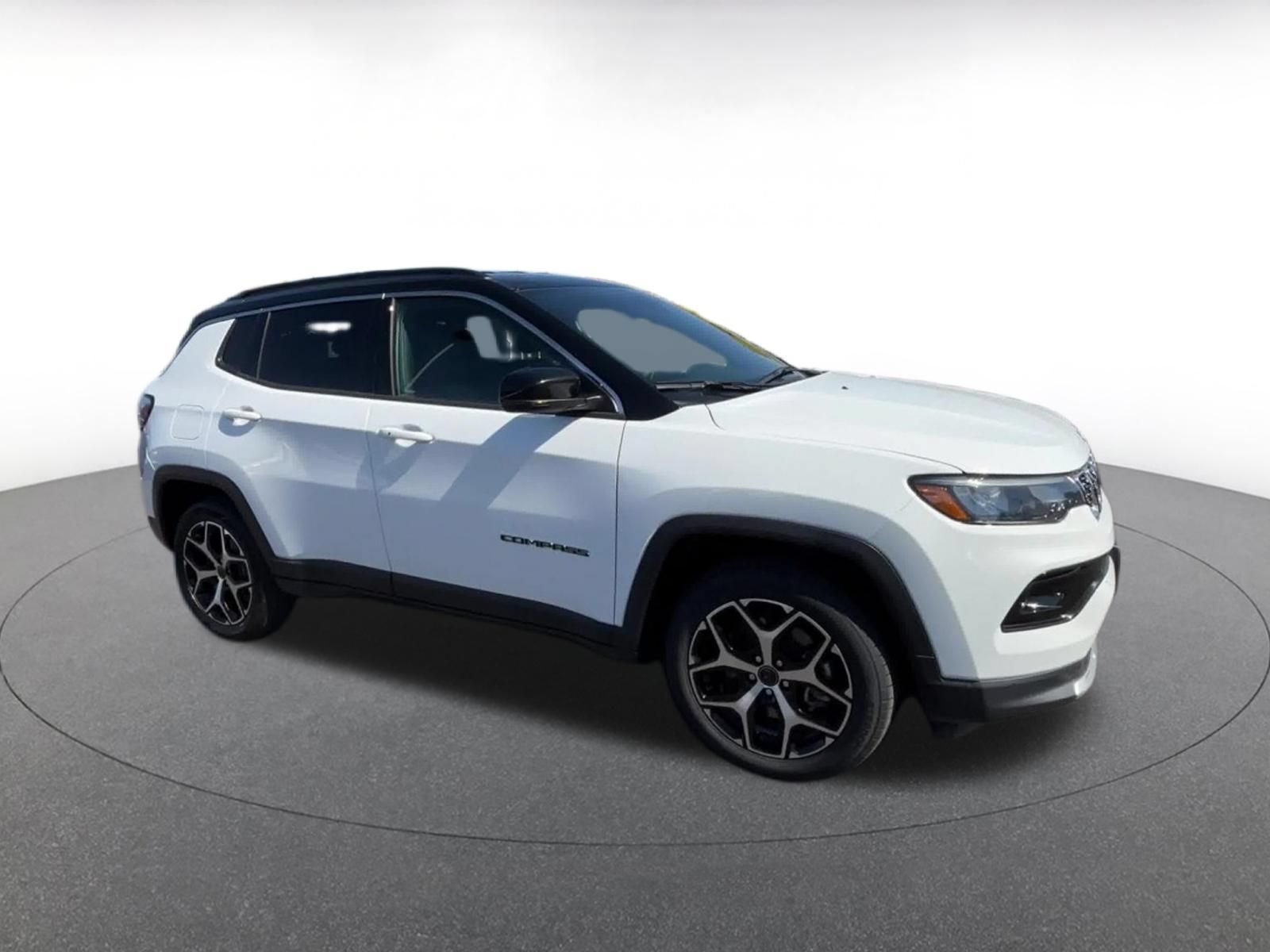 Used 2025 Jeep Compass Limited AWD/4WD image 2