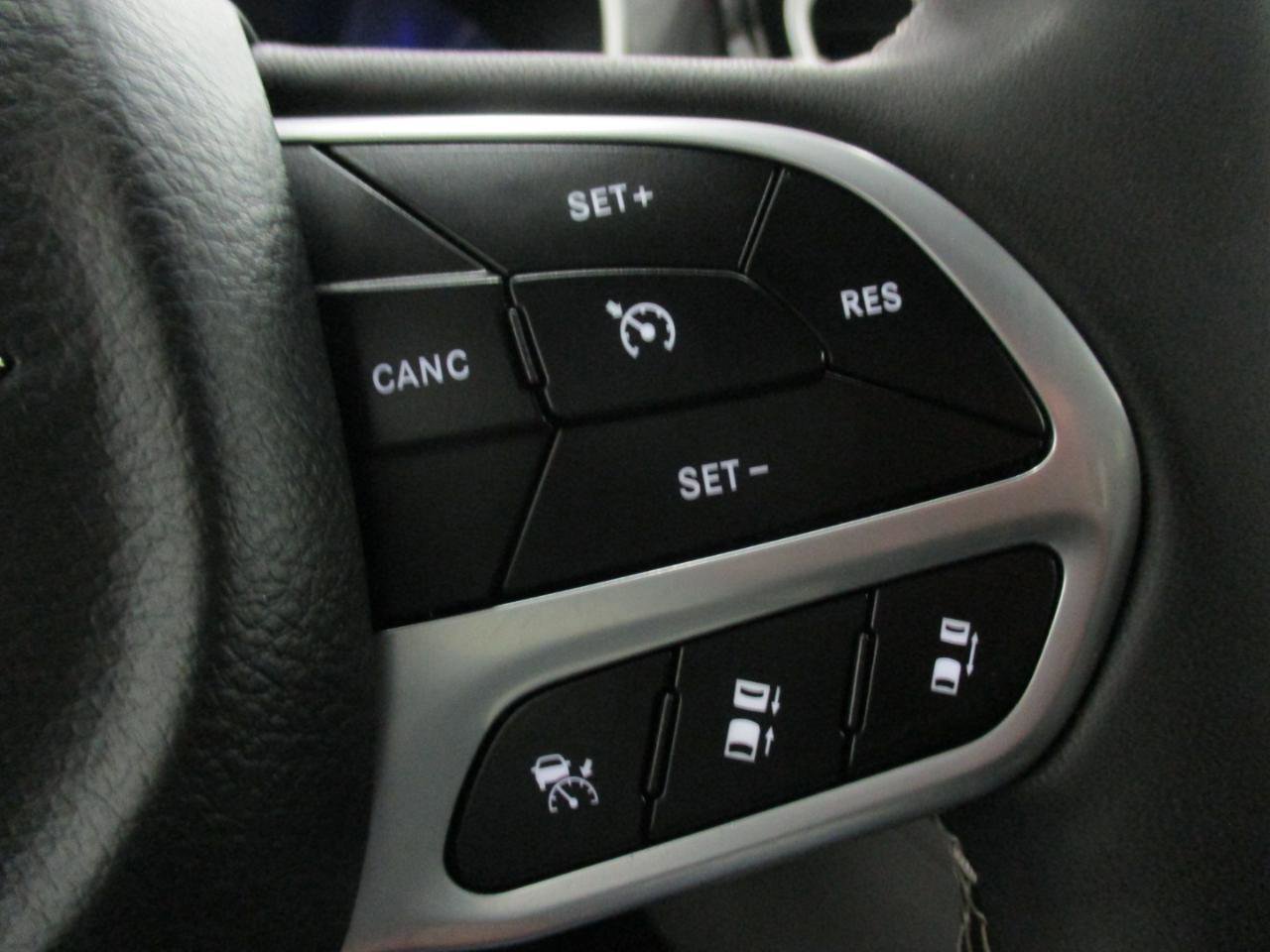 Used 2024 Chrysler Pacifica Touring-L image 28