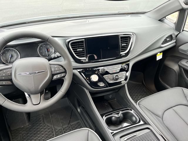 New 2026 Chrysler Pacifica Limited w/ S Appearance Package AWD/4WD image 13