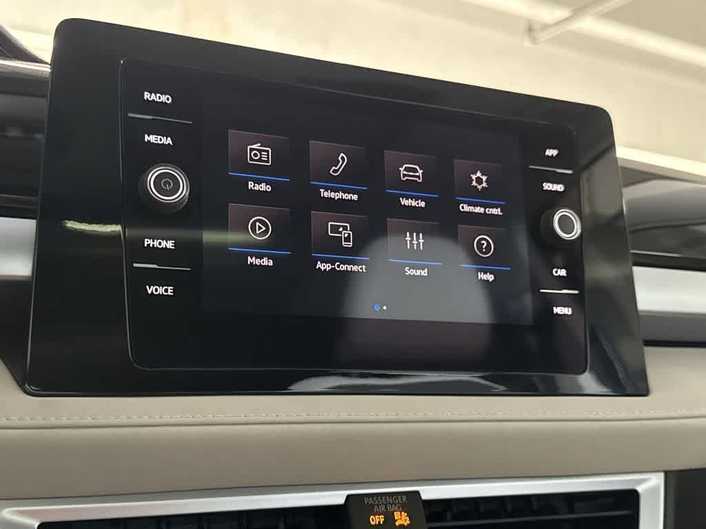 New 2025 Volkswagen Taos SE FWD image 18